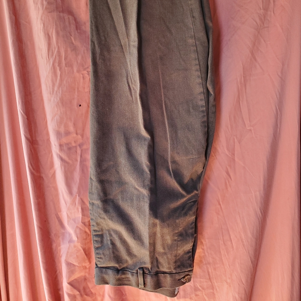 Dockers Classic fit slacks SZ 36X32 Excellent condition